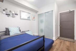 Sleeps 4 - Best Location in Toronto for Tourists